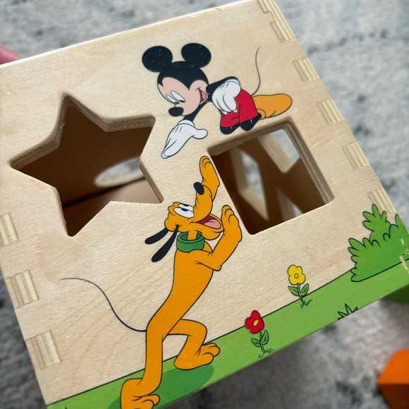 melissa and Doug Mickey mouse shape sorter - Picture 5 of 5